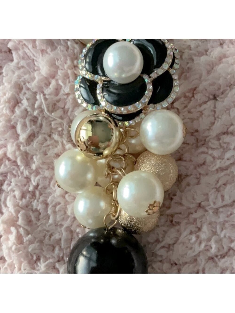 Camilla Flower Keychain Rhinestone Pearl - Picture 2 of 4